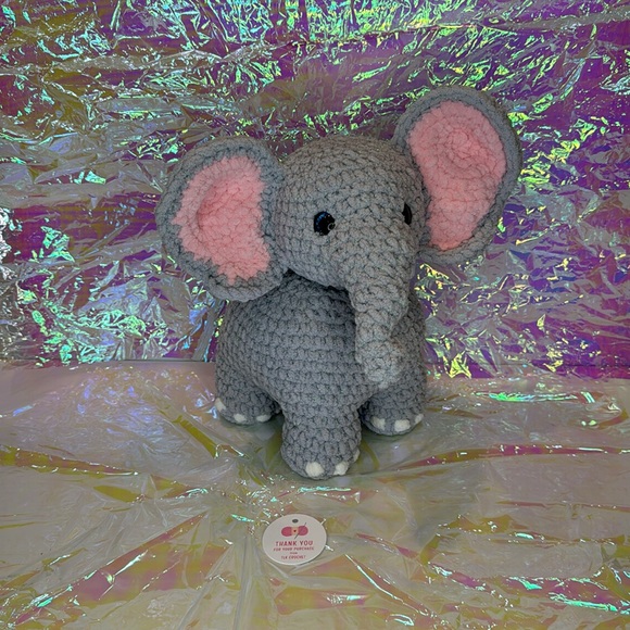 Sparkly crochet elephant plush - Picture 3 of 9